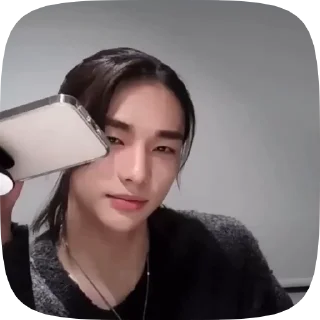 Sticker from ༢⋆🌂. .HyunJin @stickersFY
