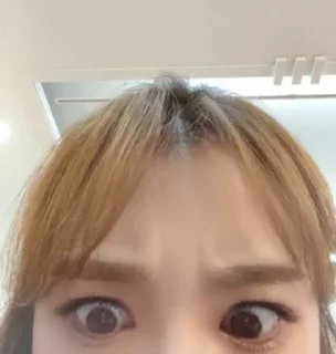 😦 emoji ким чэвон Telegram sticker 2 of 58