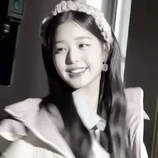 🌟 emoji Wonyoung cl for virt Telegram sticker 2 of 81