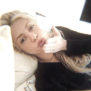 Sticker from Shakira❤️ @Stikerhi_bot