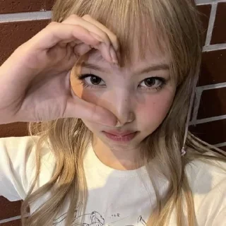 Sticker from ★ nayeon ¡!  `  @atsukoy0q