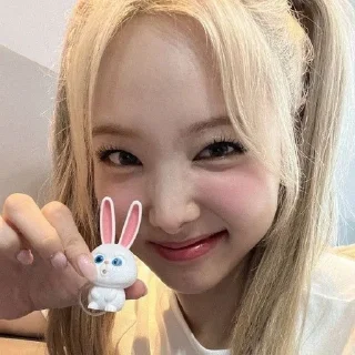 Sticker from ★ nayeon ¡!  `  @atsukoy0q