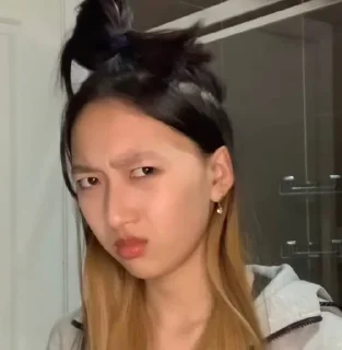 🗿 emoji hey sisters @lovely_skz Telegram sticker 17 of 38