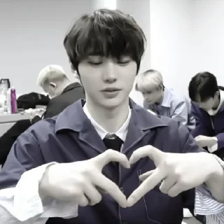 Sticker from ₊°⿻  🔭• ° 𝗌𝗎𝗇𝗀𝗁𝗈𝗈𝗇 @help_jennsoo