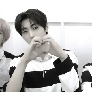 Sticker from ₊°⿻  🔭• ° 𝗌𝗎𝗇𝗀𝗁𝗈𝗈𝗇 @help_jennsoo