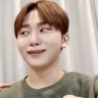 🍊 emoji Какую эмоцию юзануть Telegram sticker 12 of 118