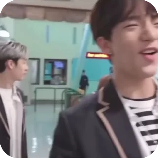 Sticker from hyunjin by @hnjarchvv
