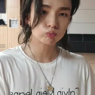 🥺 emoji хёнджин среди гномов @lovely_skz Telegram sticker 11 of 63