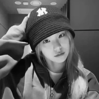 🐾 emoji pretty girl @lanachanneI Telegram sticker 1 of 50
