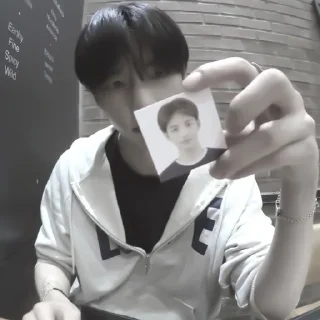 Sticker from :; 𝗁𝗒𝗎𝗇𝗃𝗂𝗇 @xiroe