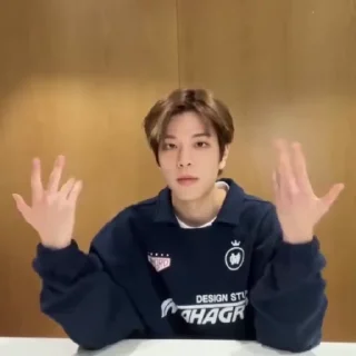 Sticker from 🪬SEUNGMIN🪬 ‘` @hiphelp