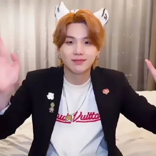 Sticker from :;yoongi;: @akiyihelp