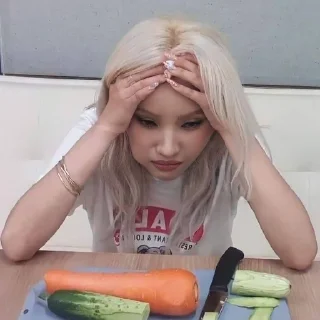 🤔 emoji k-pop мемы Telegram sticker 6 of 75