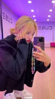 Sticker from Skz and (g)i-dle