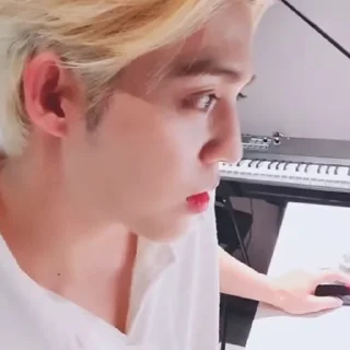 🤩 emoji Seungcheol @HBXHUS @TgEmodziBot Telegram sticker 11 of 25