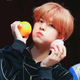 😗 emoji Seungmin in the building Telegram sticker 10 of 38