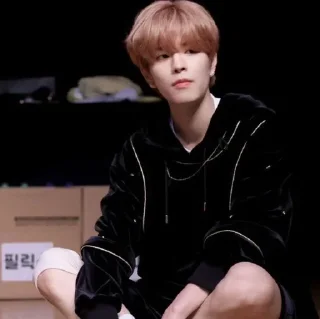 😶 emoji Seungmin in the building Telegram sticker 7 of 38