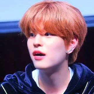 😧 emoji Seungmin in the building Telegram sticker 1 of 38