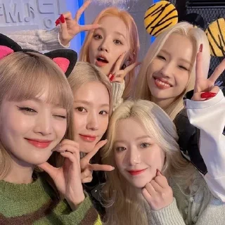 Sticker from (𝗚)𝗜-𝗗𝗟𝗘 @helpbyjennie