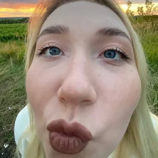 😘 emoji мадонны🎰 Telegram sticker 14 of 50