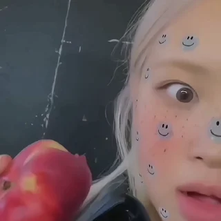 💭 emoji 🦋 `` Розэ @best_kpopstickers_bot⁩ ➡️ @Ctikerubot Telegram sticker 11 of 38
