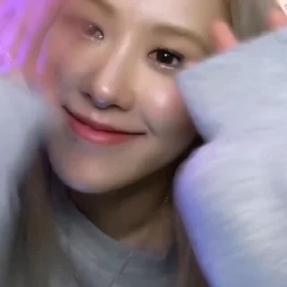 💭 emoji 🦋 `` Розэ @best_kpopstickers_bot⁩ ➡️ @Ctikerubot Telegram sticker 20 of 38