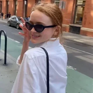 🖤 emoji Sadie Sink Telegram sticker 2 of 71
