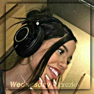 😁 emoji Jenna Ortega 🎧 Telegram sticker 9 of 14