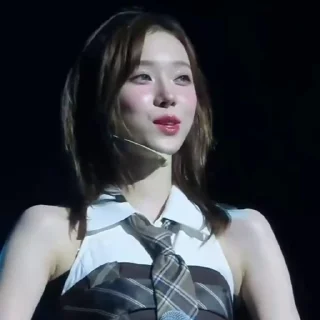 🦧 emoji @kpop_things_bot винтер 💗 ➡️ @Ctikerubot Telegram sticker 23 of 24