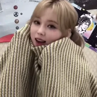 🦧 emoji @kpop_things_bot винтер 💗 ➡️ @Ctikerubot Telegram sticker 19 of 24