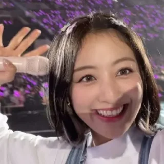 Sticker from Jihyo from @help_chaeryeong