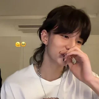 Sticker from @riahwanglee hyunjin live2
