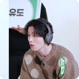 Sticker from 𝗟𝗲𝗲 𝗗𝗼𝗻𝗴 𝗪𝗼𝗼𝗸 @ML_THAI