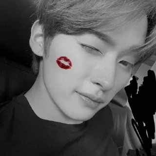 🥰 emoji @ARHUEN @mi3s7 by @offstikbot Telegram sticker 9 of 30