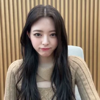 Sticker from 𝑌𝑈𝑁𝐴 @helpbyjennie
