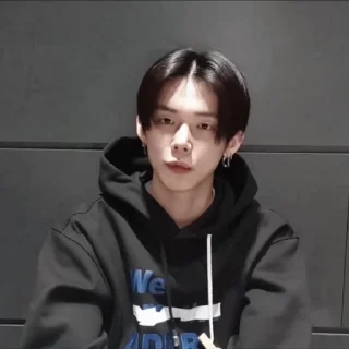 🐢 emoji @kpop_things_bot ёнджун 💕💕 ➡️ @Ctikerubot Telegram sticker 6 of 27