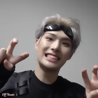 🎻 emoji ✦ ָ ֙⋆ mingi by @paradoxstickers Telegram sticker 15 of 25