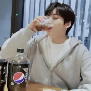 🥨 emoji (( 🪐 ) `` jungmo by @midoriaas Telegram sticker 8 of 30