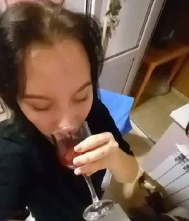 🍷 emoji 🙇🏼‍♀️ Telegram sticker 24 of 53