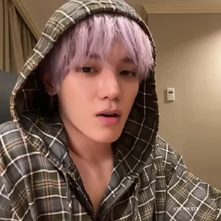 👨‍🍼 emoji Taeyong ⤷ @nctmisfitstk Telegram sticker 16 of 50