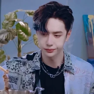 Sticker from Wang Yibo 💚