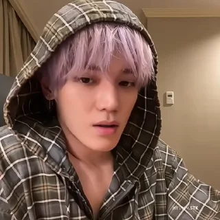 👨‍🍼 emoji Taeyong ⤷ @nctmisfitstk Telegram sticker 17 of 50