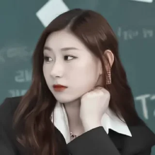 🥐 emoji [🥐] ;; chaeryeong ;; @lumicore_present Telegram sticker 2 of 55