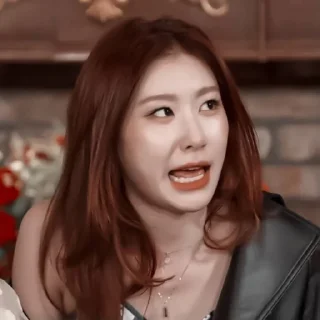 🥐 emoji [🥐] ;; chaeryeong ;; @lumicore_present Telegram sticker 7 of 55