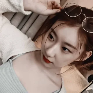 🥐 emoji [🥐] ;; chaeryeong ;; @lumicore_present Telegram sticker 5 of 55