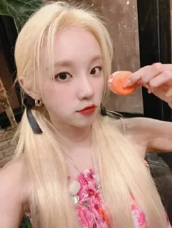 🥐 emoji Yuqi Telegram sticker 15 of 21