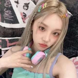 Sticker from stikers with #yuqi
