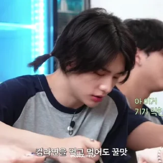 Sticker from Hyunjin @rokkihelp