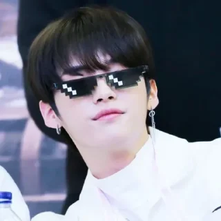 😎 emoji Skz 👑👑👑👑👑👑👑👑 Telegram sticker 10 of 81