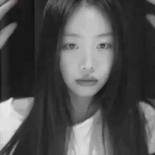 🤩 emoji @dearSoojinn b/w @onlysoojin Telegram sticker 1 of 85